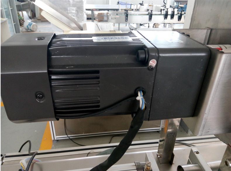 半自動(dòng)辣椒醬灌裝